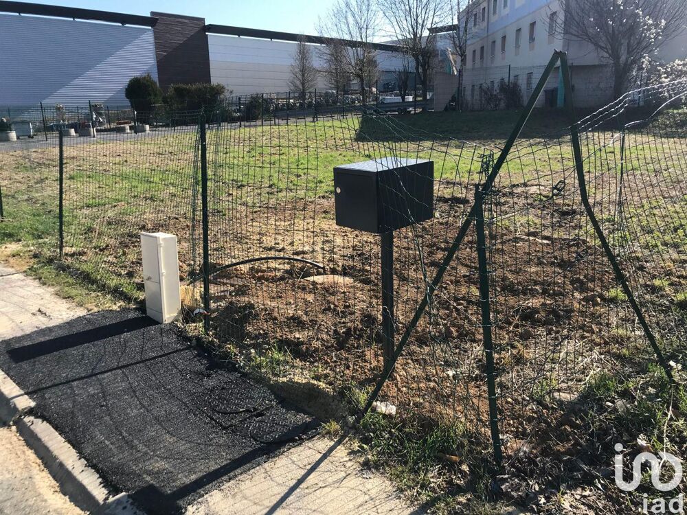   Location Surface diverse 705 m&sup2; 