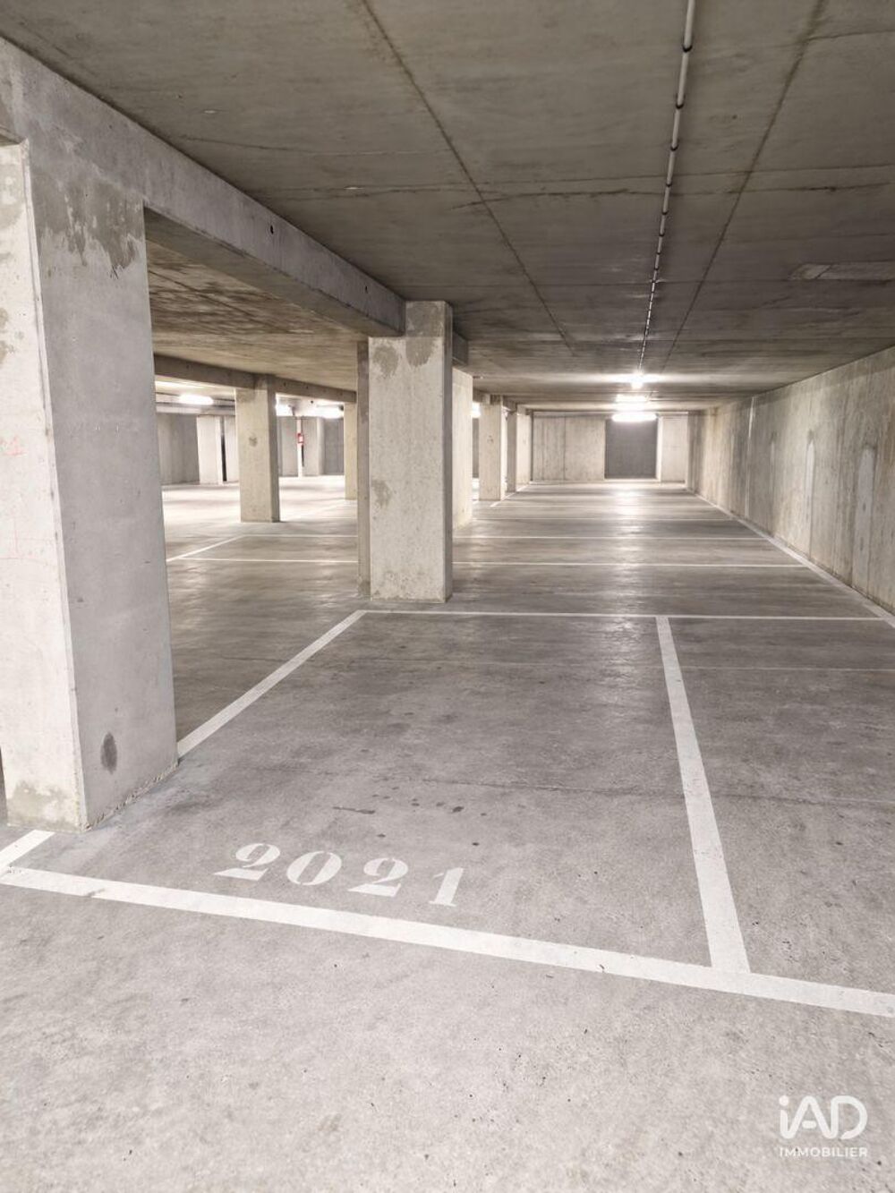 Location Parking/Garage Location Parking 13 m&sup2; Mantes-la-jolie