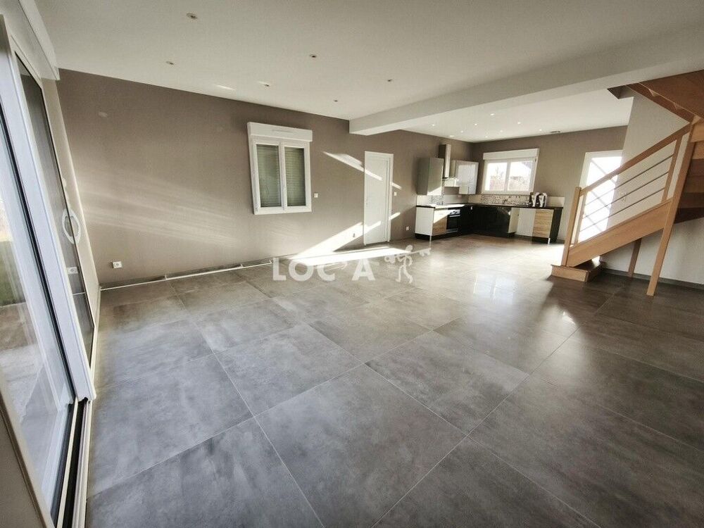 A Découvrir sans tarder ! Maison jumelée F3 entièrement rénovée