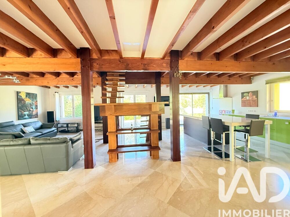 Vente Maison Vente Maison/villa 8 pièces Saint-martial-d'artenset