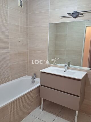  Appartement à louer 3 pièces 71 m²