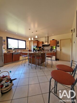  Maison à vendre 10 pièces 242 m²