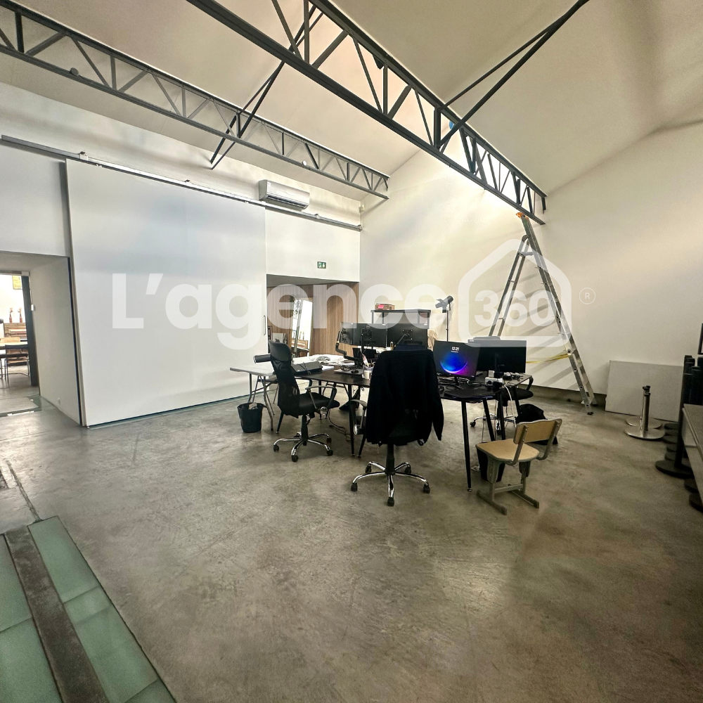  À louer - Atelier / Bureaux atypiques esprit loft - 228 m² Arcueil