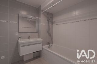  Appartement à louer 3 pièces 101 m²