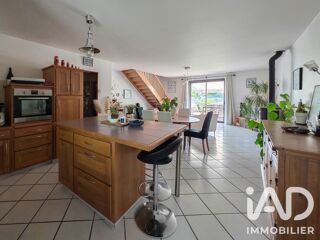  Appartement à louer 5 pièces 134 m²
