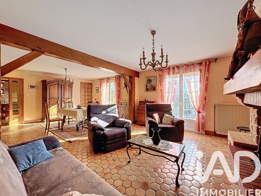 Vente Maison Vente Maison traditionnelle 7 pièces Saint-georges-de-luzençon