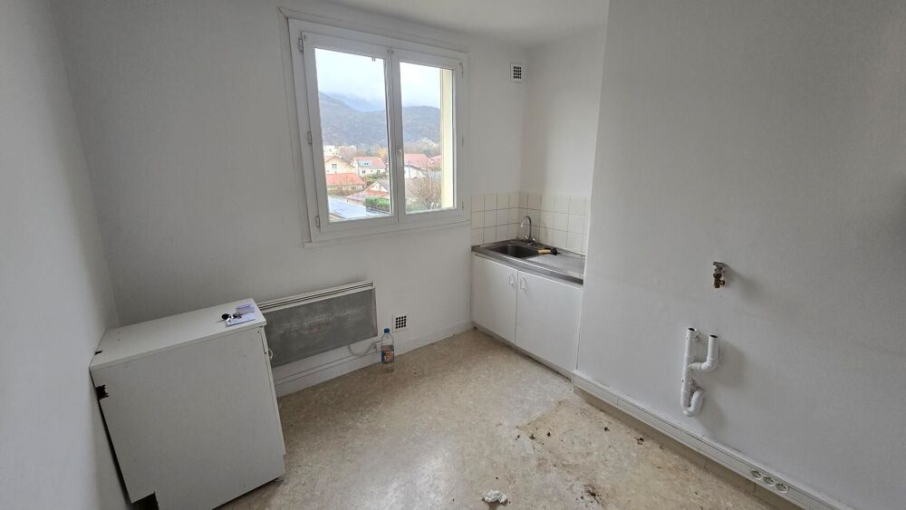 SEYSSINET, Avenue de la République, appartement de type ....