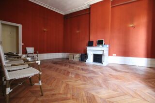   Bureaux 170 m² 950 euros hors charges Hôtel Particulier XVIIIème Riom