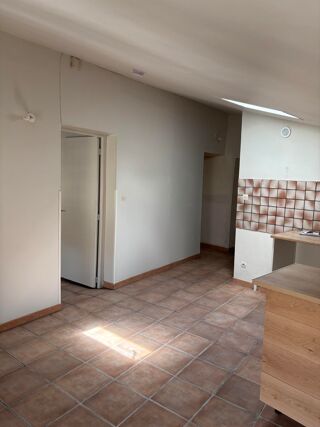  Appartement à louer 4 pièces 92 m²