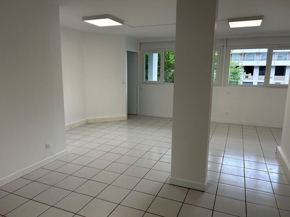   Local commercial rénové Lyon 9e 