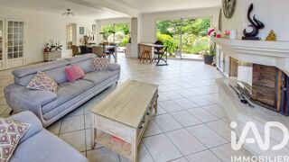  Maison à louer 8 pièces 240 m²
