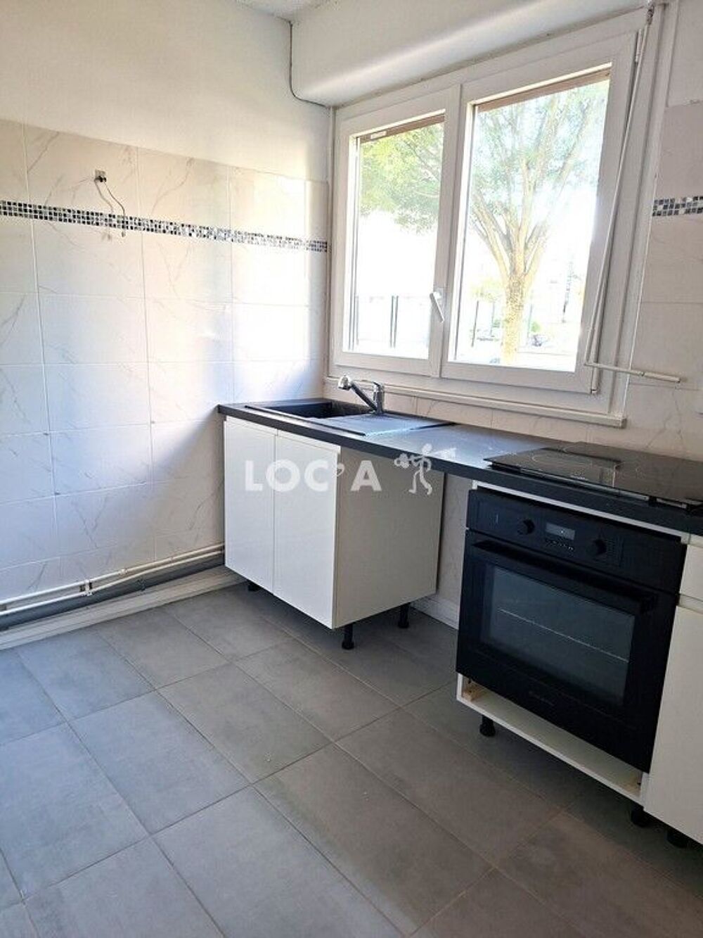 1200€ CC / Mois A SAISIR PROX VILLAGE DE RILLEUX CENTRE....