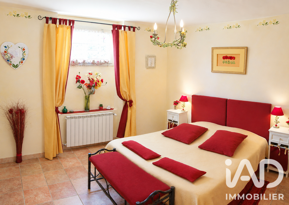 à vendre  Maison Murs (84220)