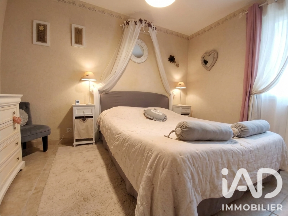à vendre  Maison Murs (84220)