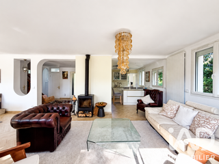  Maison à louer 8 pièces 164 m²