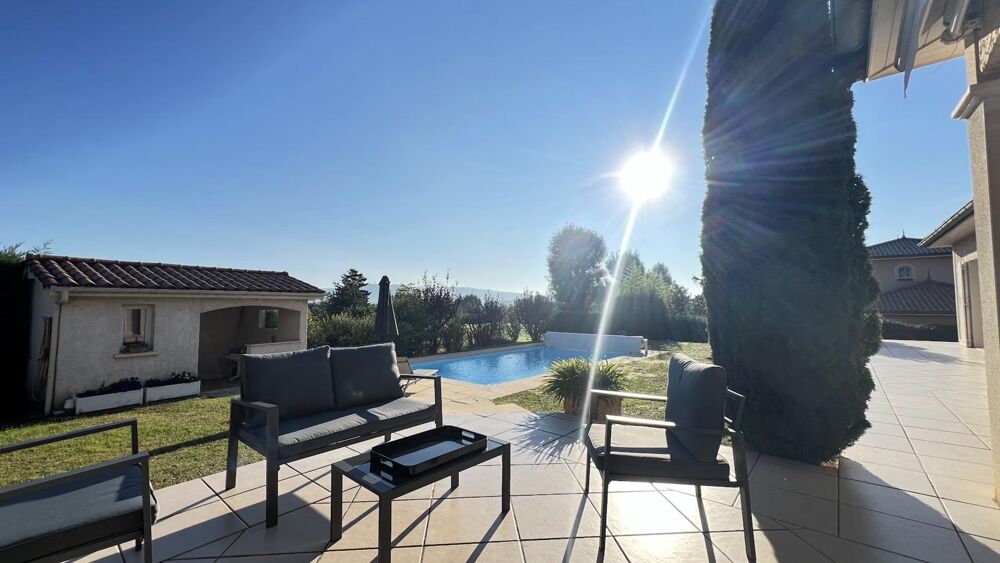 Au fond d'une impasse, au calme avec vue, belle maison b....
