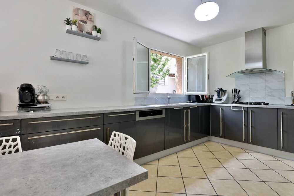 vente Maison - 7 pice(s) - 141 m Vaulx-en-Velin (69120)