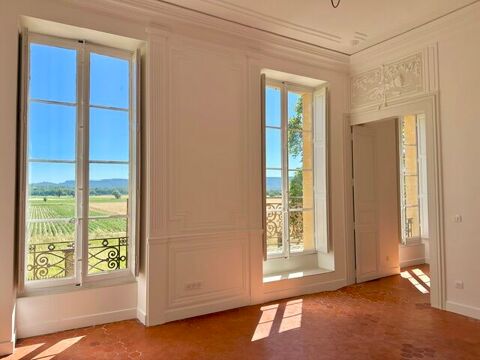   Magnifique appartement dans château au Nord d'Aix en Provence Appartement - 5 pièce(s) - 107 m²