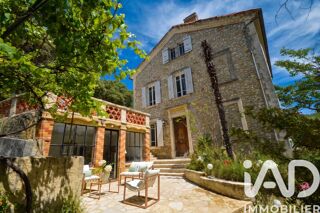  Maison à vendre 15 + pièces 303 m²