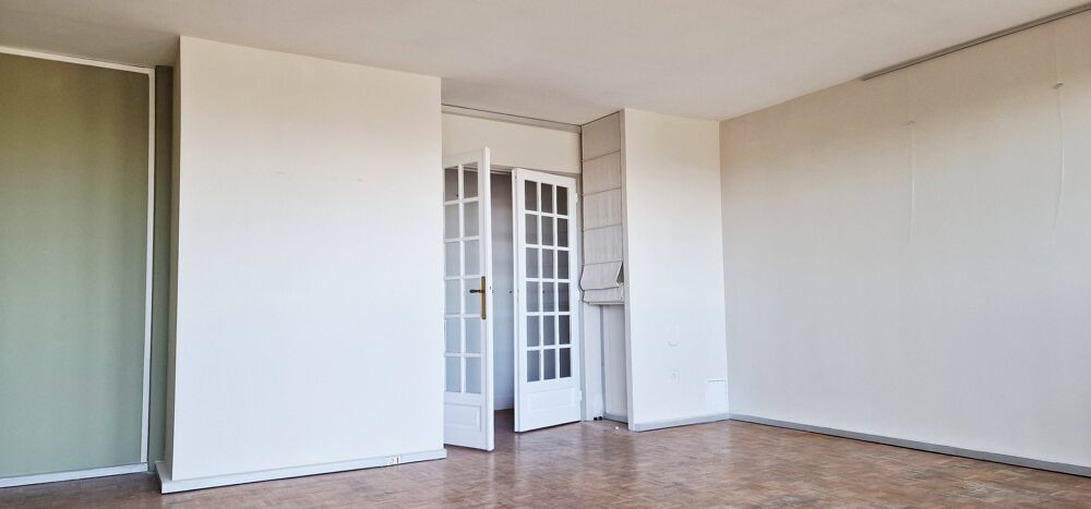 Vente Appartement GRAND APPARTEMENT T2 AVEC BALCONS PARKING ET CAVE Saint cloud
