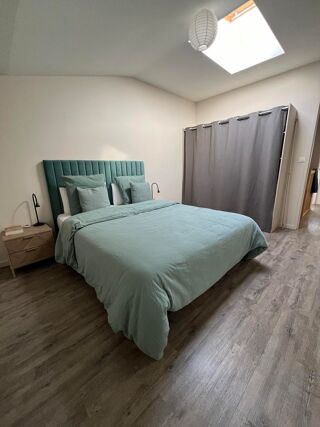  Appartement à louer 4 pièces 100 m²