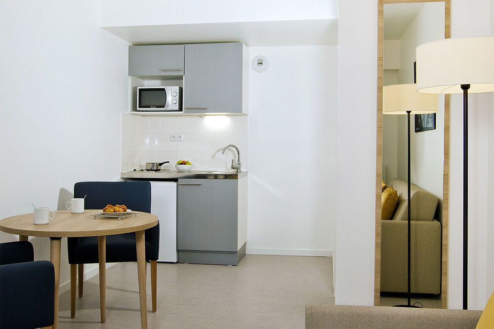 Location Appartement Studio meublé et équipé au coeur des Batignolles Paris 17