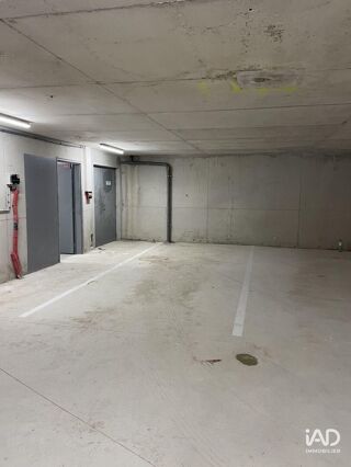  Parking / Garage à louer 16 m²