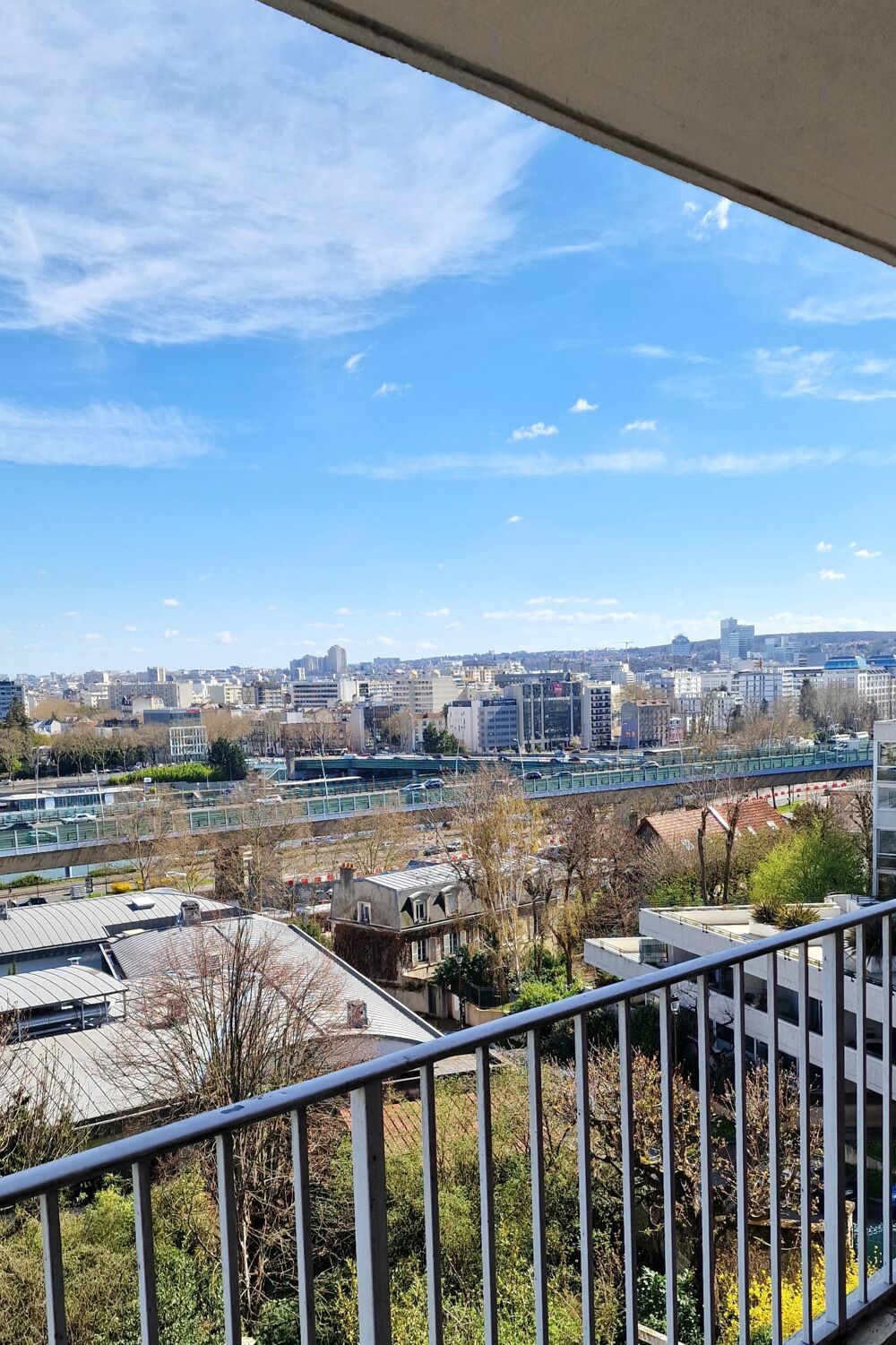 Vente Appartement GRAND APPARTEMENT T2 AVEC BALCONS PARKING ET CAVE Saint cloud
