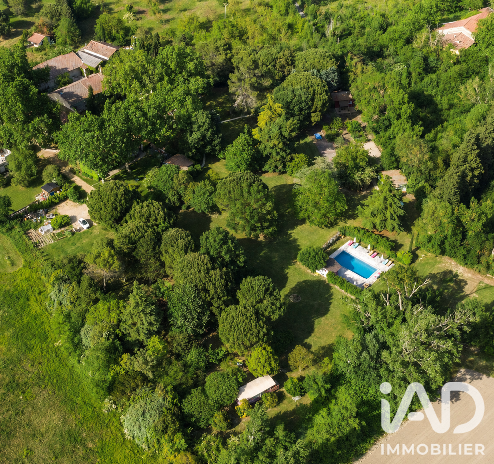   Vente / Local Commercial - 710 m² 