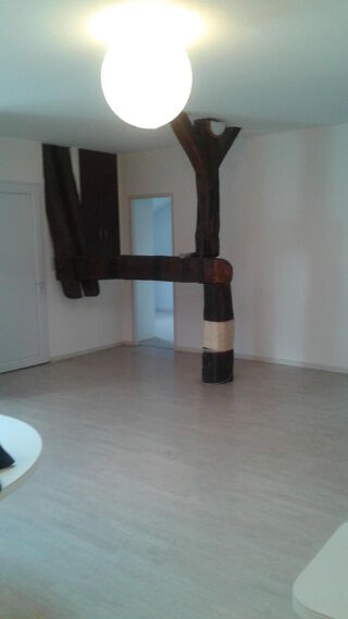  Appartement à louer 4 pièces 81 m²