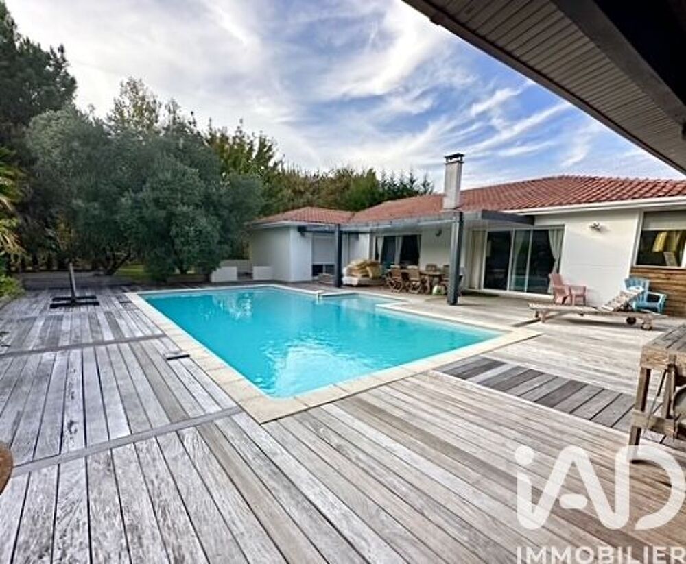 Maison 8 pièces 270 m² · à Salles · 270 m² · 797 000 €