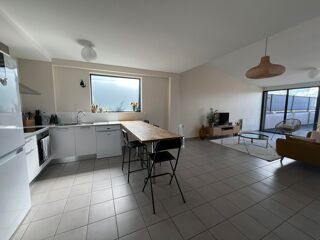  Appartement à louer 4 pièces 100 m²