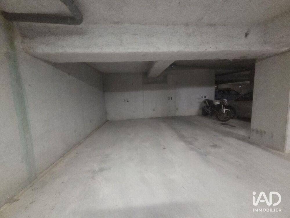 Location Parking/Garage Location Parking 12 m&sup2; Saint-fargeau-ponthierry
