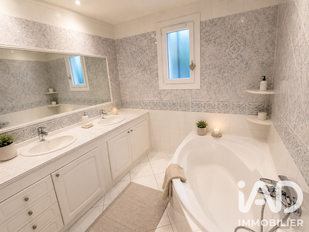 à vendre  Maison Cagnes-sur-Mer (06800)