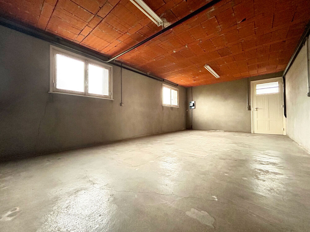 LENTIGNY - Maison de caractère sur 3 niveaux - Fort potentiel
