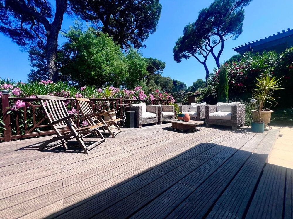 Vente Maison Chalet californien avec grande terrasse et de belles prestations Gassin