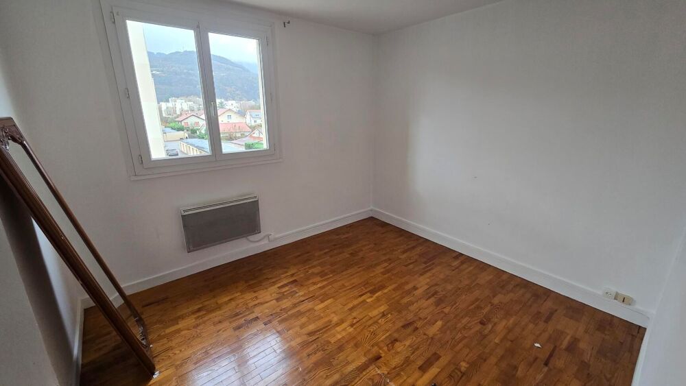 SEYSSINET, Avenue de la République, appartement de type ....