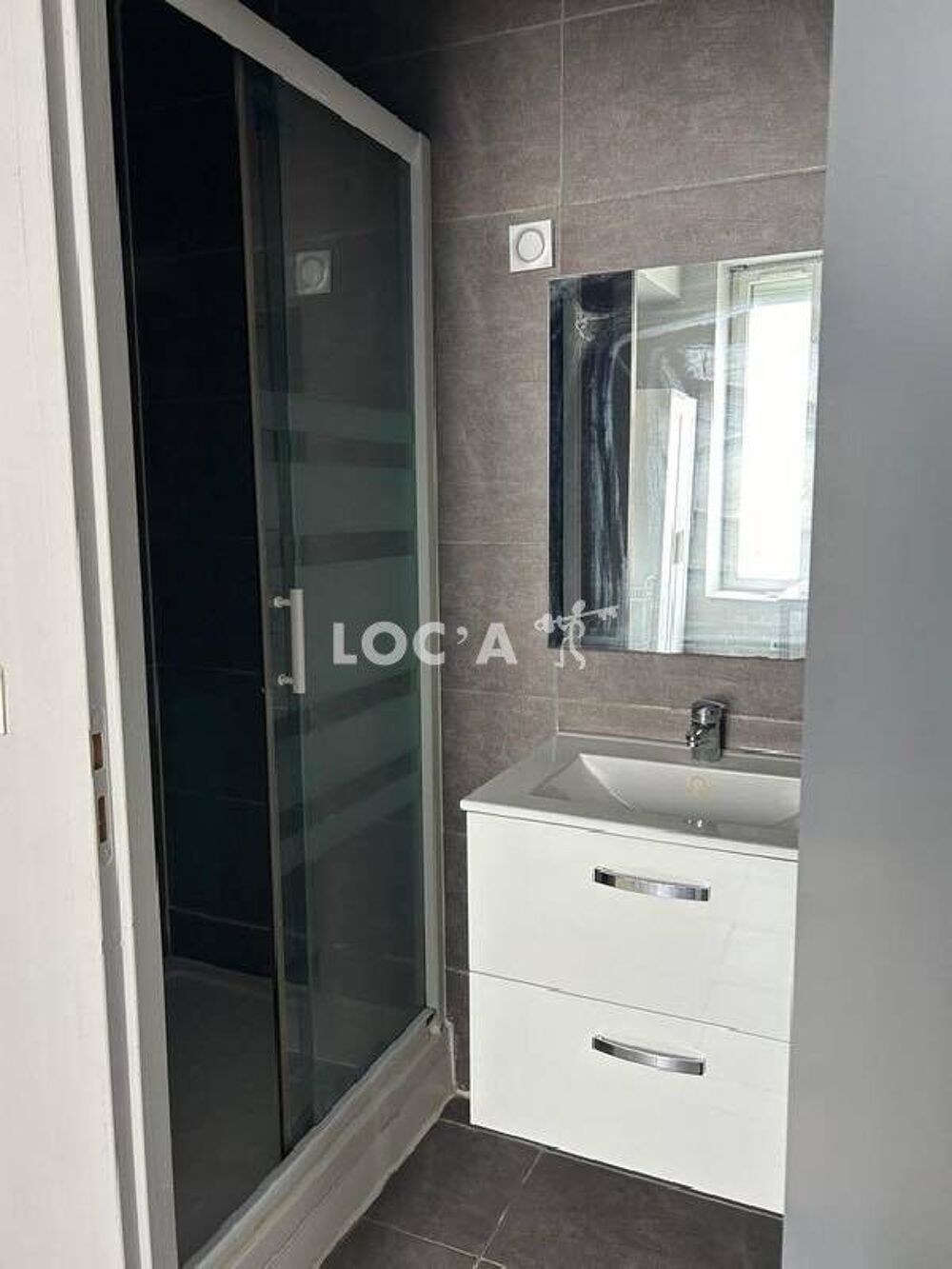 595€ CC / Mois A SAISIR!! studio meublé refait à neuf co....