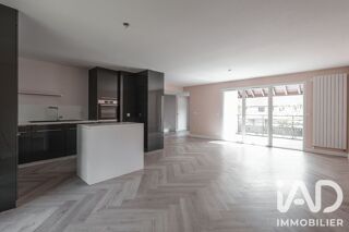  Appartement à louer 3 pièces 101 m²