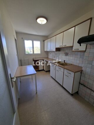  Appartement à louer 4 pièces 70 m²