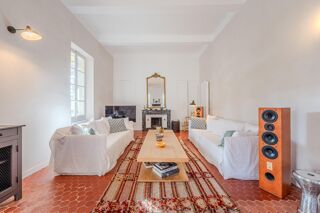  Maison  vendre 8 pices 330 m