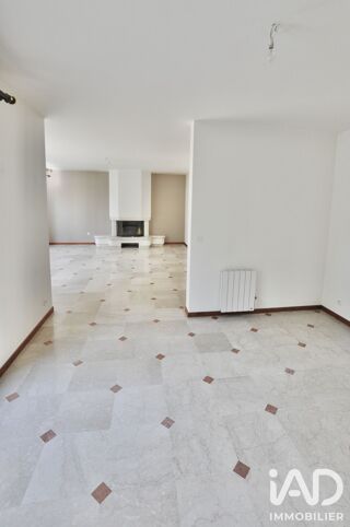  Maison à louer 7 pièces 198 m²