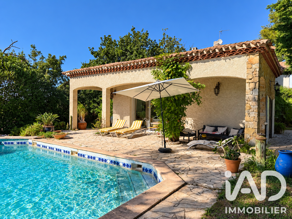 Vente Maison Vente Maison/villa 9 pièces Hyères