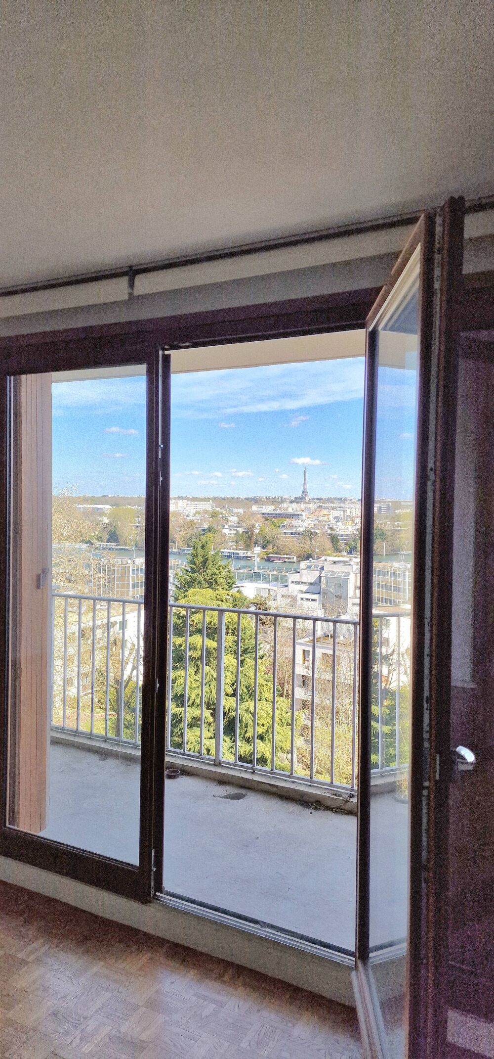 Vente Appartement GRAND APPARTEMENT T2 AVEC BALCONS PARKING ET CAVE Saint cloud