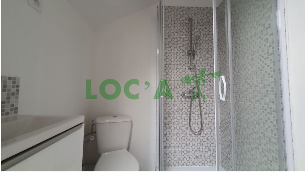 En EXCLUSIVITÉ - STUDIO de 11.40 m² entièrement refait à....