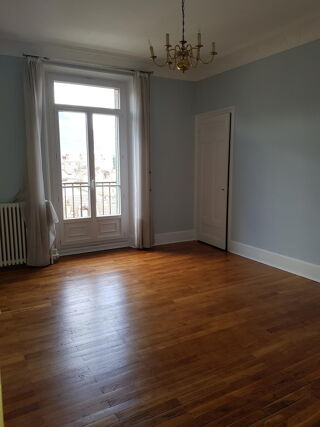  Appartement à louer 6 pièces 146 m²