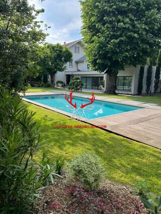  Maison � vendre 10 pi�ces 303 m�