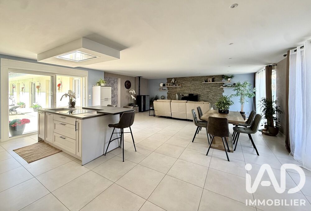 Vente Maison Vente Maison/villa 7 pièces Saint-lyé