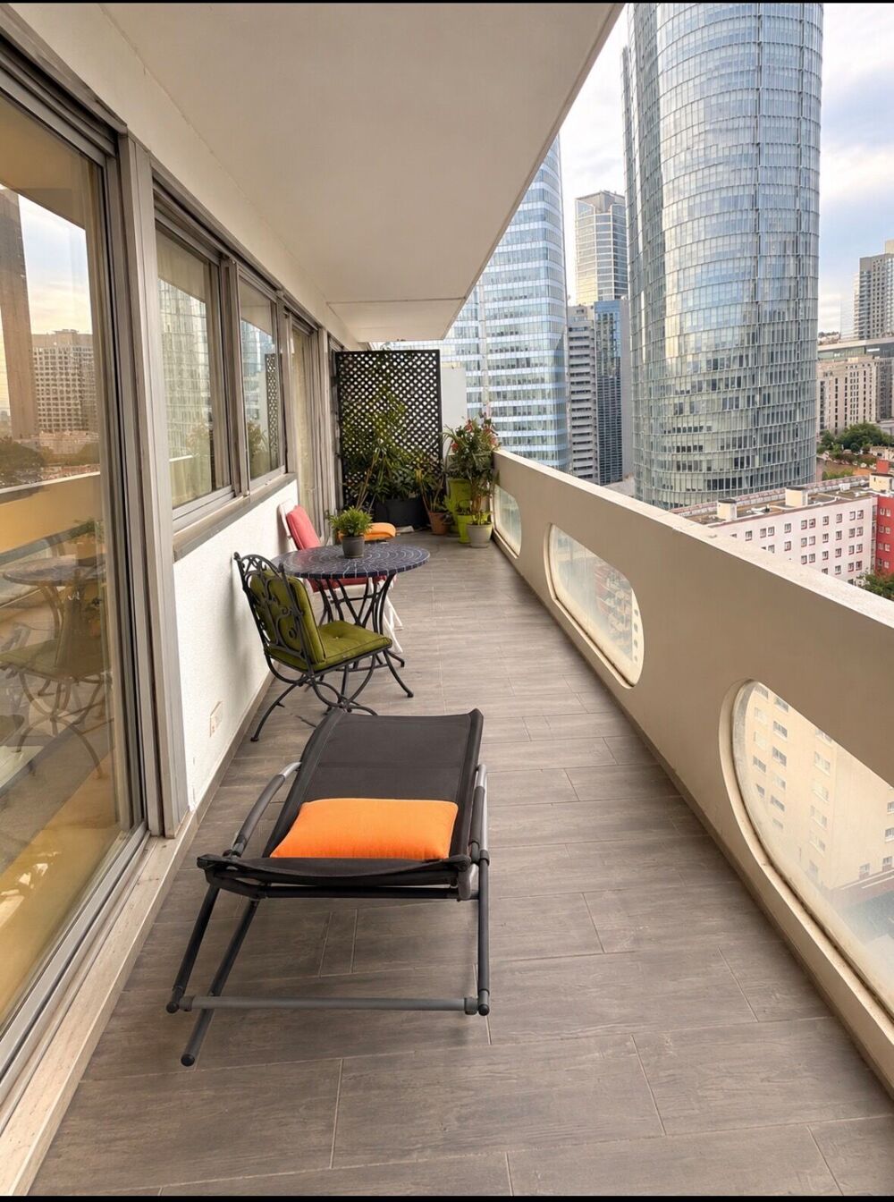 Location Appartement 2 PIÈCES MEUBLÉ 51,26 m² plus BALCON 14 m² PROCHE METRO Coubevoie