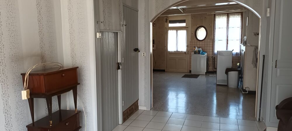 Secteur NOVION PORCIEN. Maison d'habitation comprenant e....